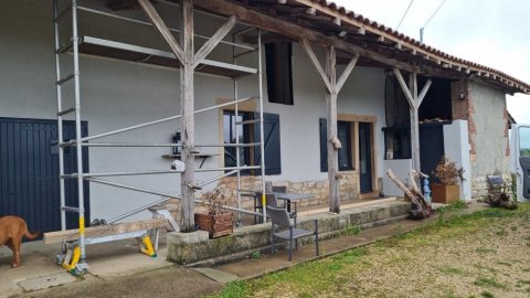 Repeindre la façade de sa maison par un artisan peintre à Bourg-en-Bresse 