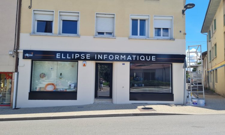 Facade de boutique d'informatique Montrevel en Bresse 